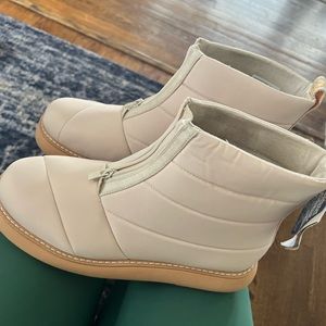 Tom’s waterproof winter puffer boots